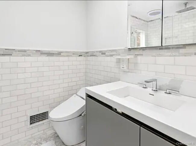 Building Photo - 32 Lewis Rd