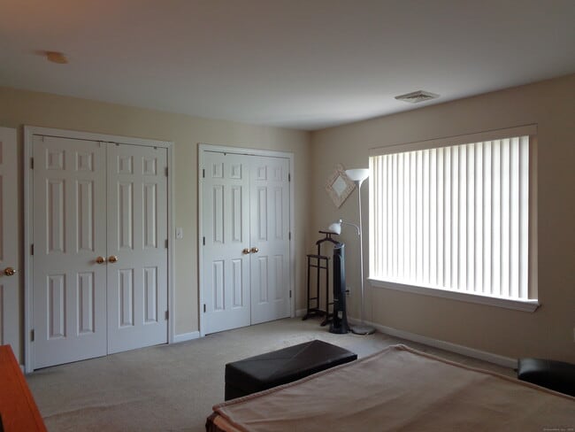 Building Photo - 560 Silver Sands Rd