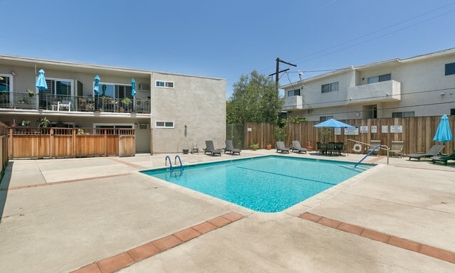 Pool - 3640 Cardiff Ave