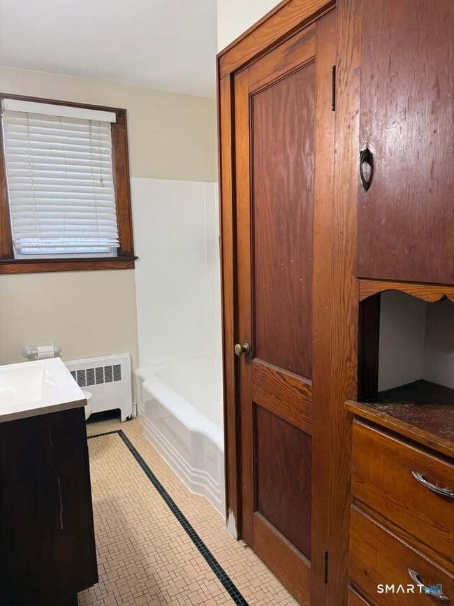 Building Photo - 9 Jennings St