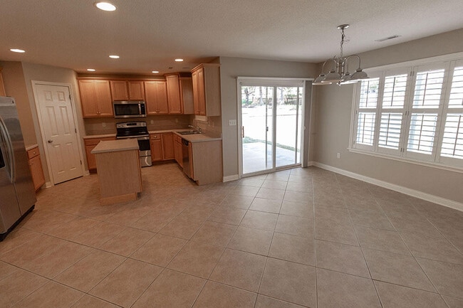 Building Photo - 6900 Madison Creek Dr