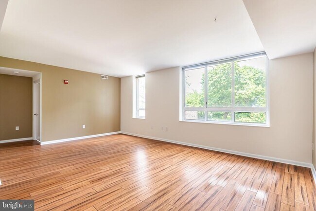 Building Photo - 355 I St SW