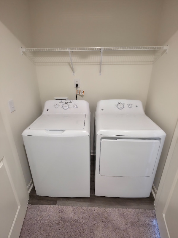 Building Photo - 2062 Gln Xing Dr