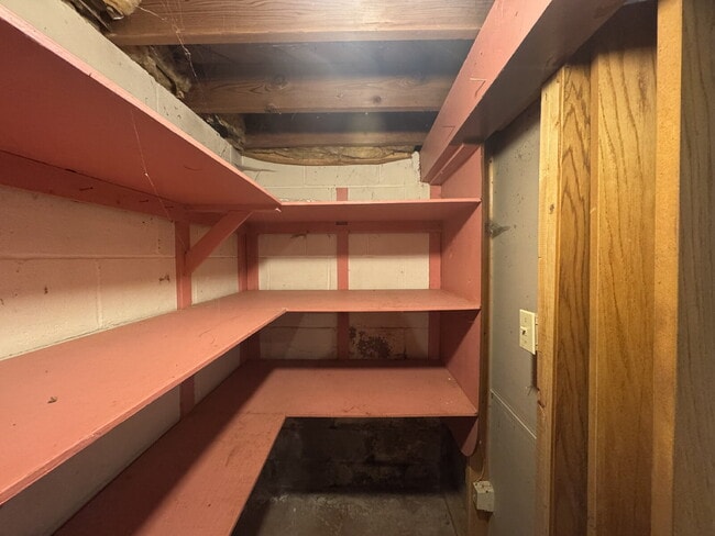 Building Photo - "Charming 3-Bed Haven with Hardwood Floors & Cozy Fireplace in St. Louis Park!"