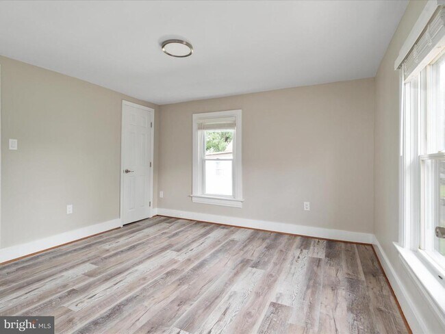 Building Photo - 323 Osage St