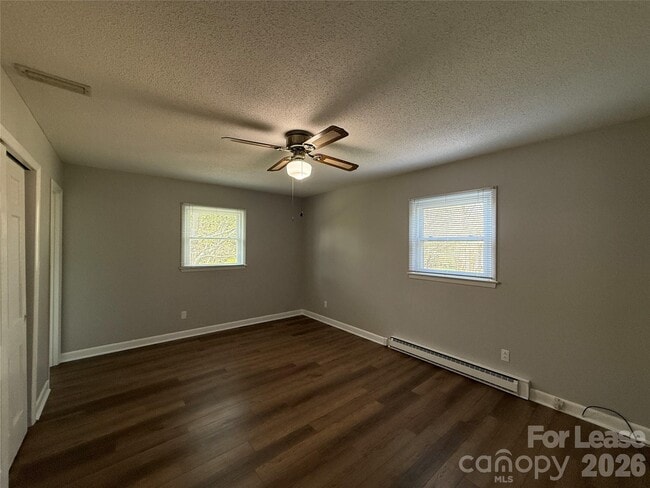 Building Photo - 851 Fieldstone Rd