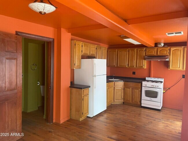 Primary Photo - 1214 W Roosevelt St
