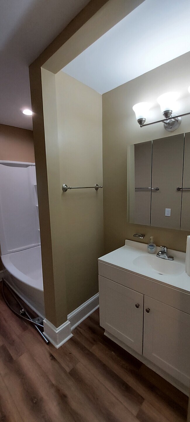 Bathroom - 2916 Woodleigh St