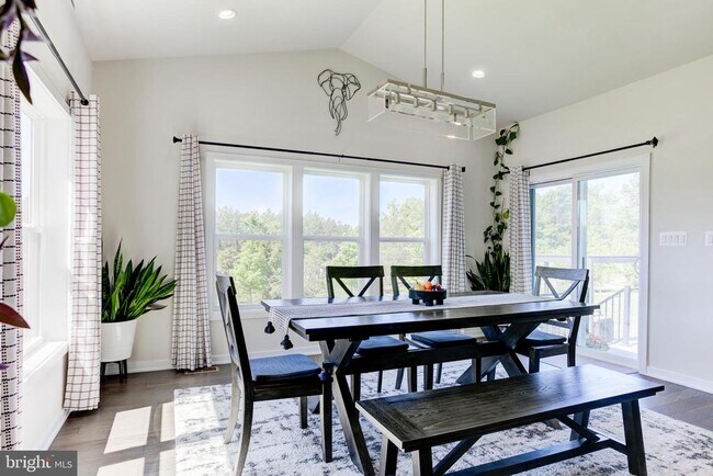Building Photo - 41355 Tarragon Leaf Dr