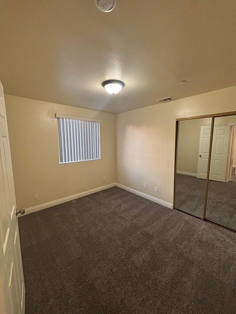 Building Photo - 160 W 52nd St