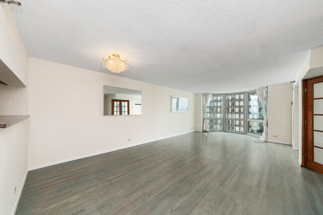 Building Photo - 195 N Harbor Dr