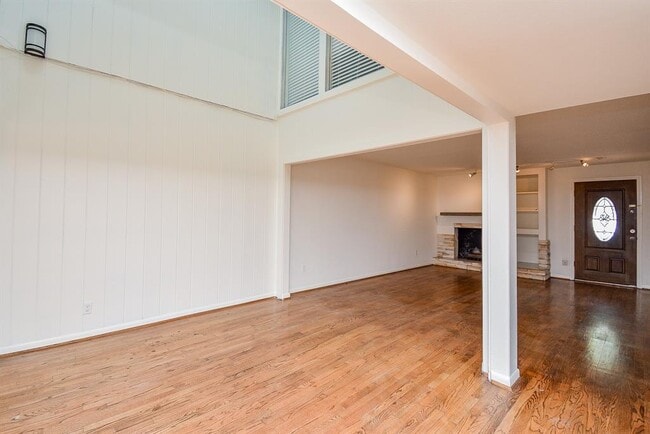 Building Photo - 917 S Ripple Creek Dr