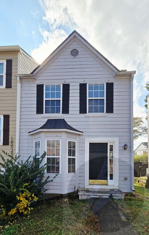 Primary Photo - 1695 Barrington Overlook