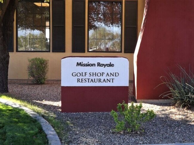 Building Photo - Mission Royal Resort Living Community! 5bd 3ba! Golf Course & Water Park!