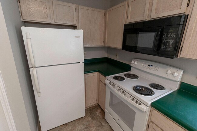 Building Photo - 214 Nikki Way