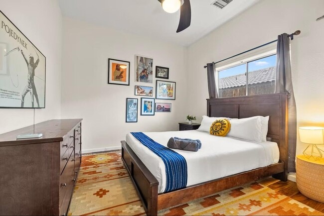 Building Photo - 53180 Avenida Mendoza