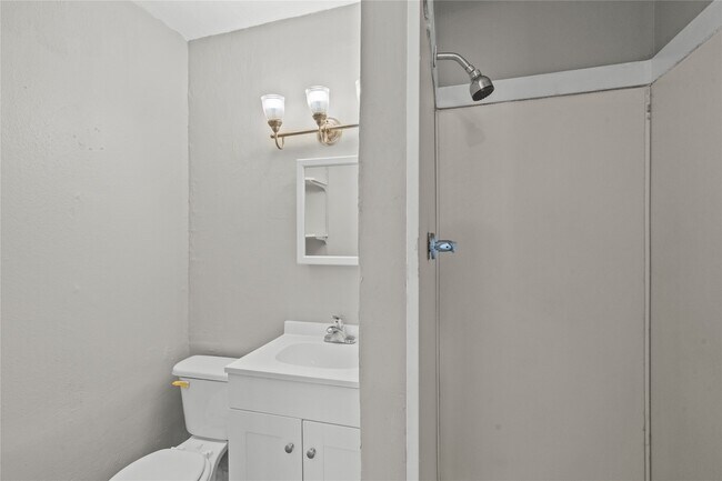 Building Photo - 311 9th St N