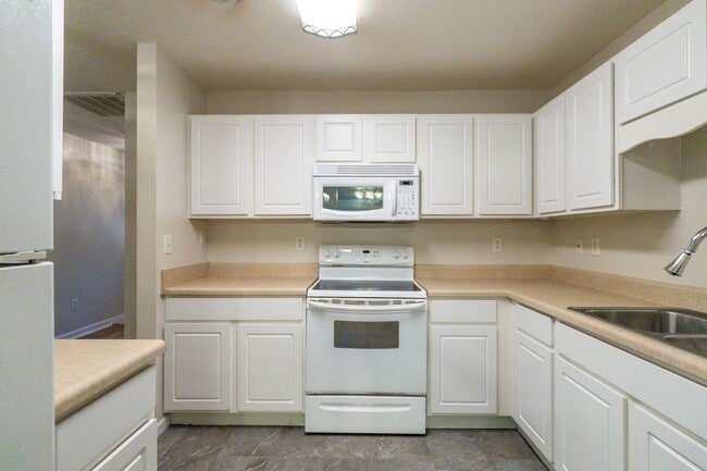 Building Photo - 3211 Misty Hill Way