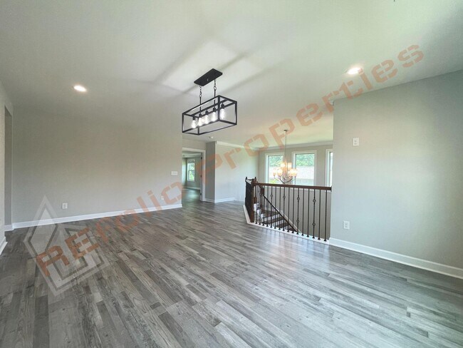 Building Photo - Gorgeous 5 Bedroom Home with First Floor In-law Suite & 3 Car Garage, Golf Course, Pool, Tennis a...