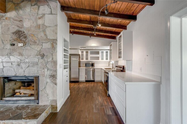 Building Photo - 9005 SW 56th St