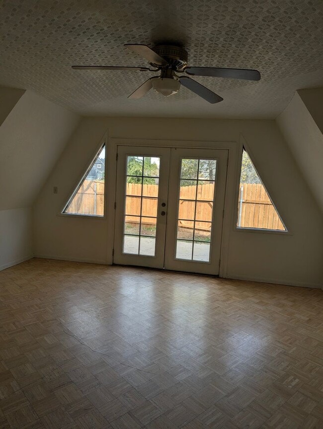 Building Photo - Spacious 2 story home located in West Golden Hills