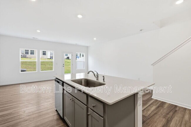 Building Photo - 27 Broward Ln