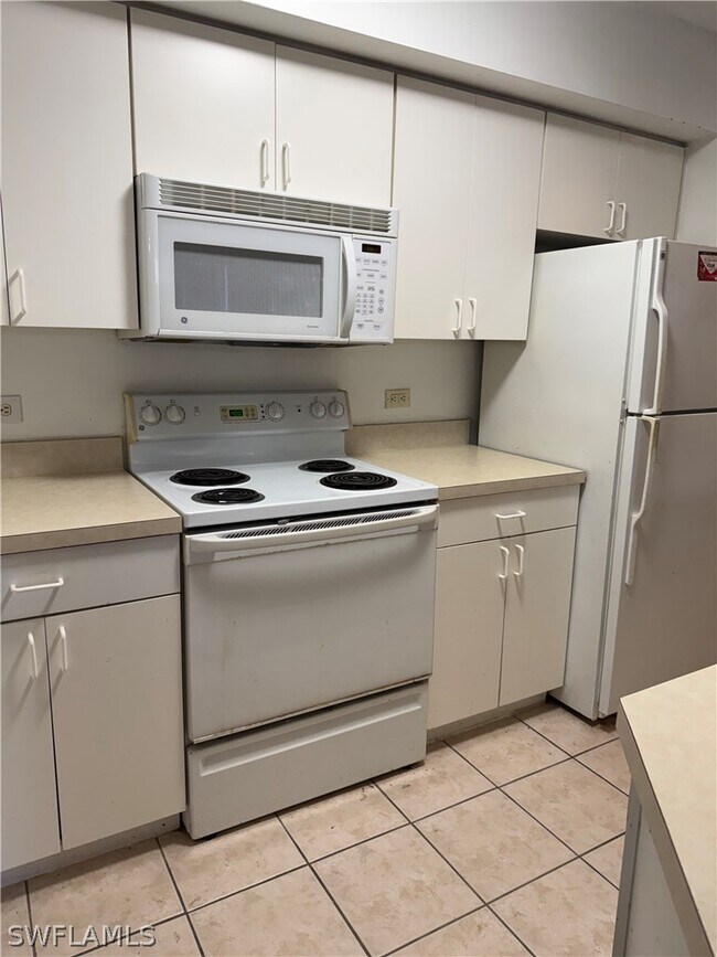 Building Photo - 8861 Colonnades Ct W