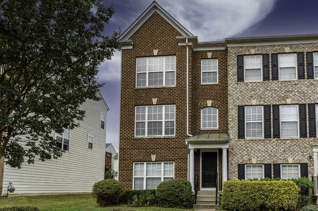Primary Photo - 4 BR Townhouse in Idlewild