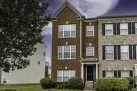 Building Photo - 4 BR Townhouse in Idlewild