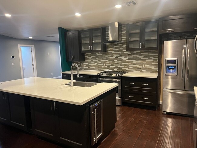 Building Photo - True Beauty! SOLAR