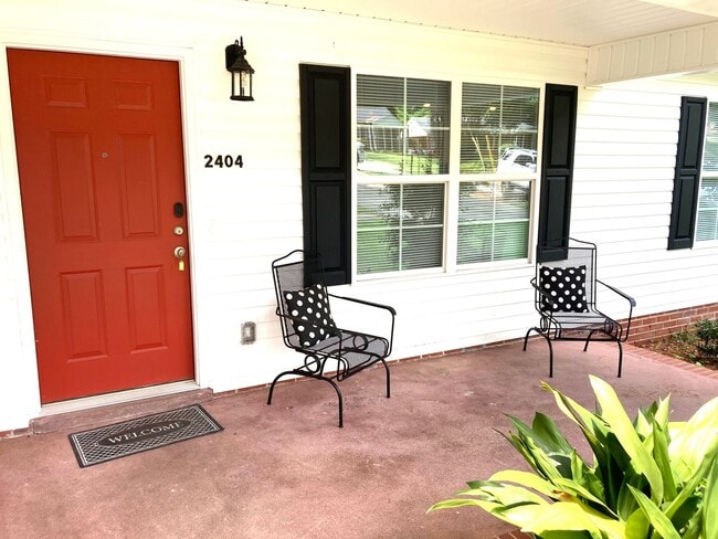 Building Photo - Charming 3 bed, 3 bath Home in Prime Augus...
