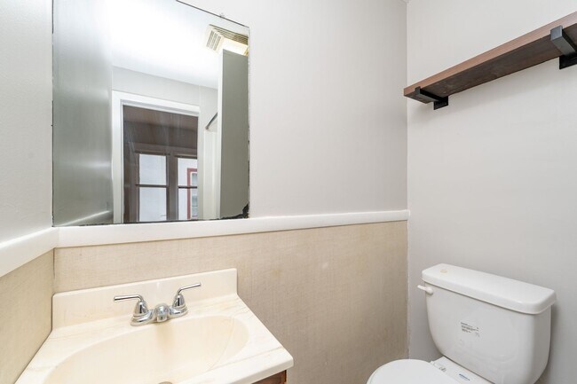 Building Photo - 1314 Oak St