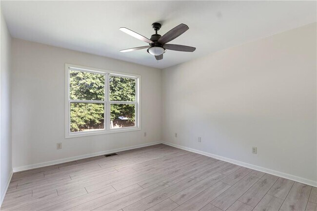 Building Photo - 52 Chimney Springs Dr SW