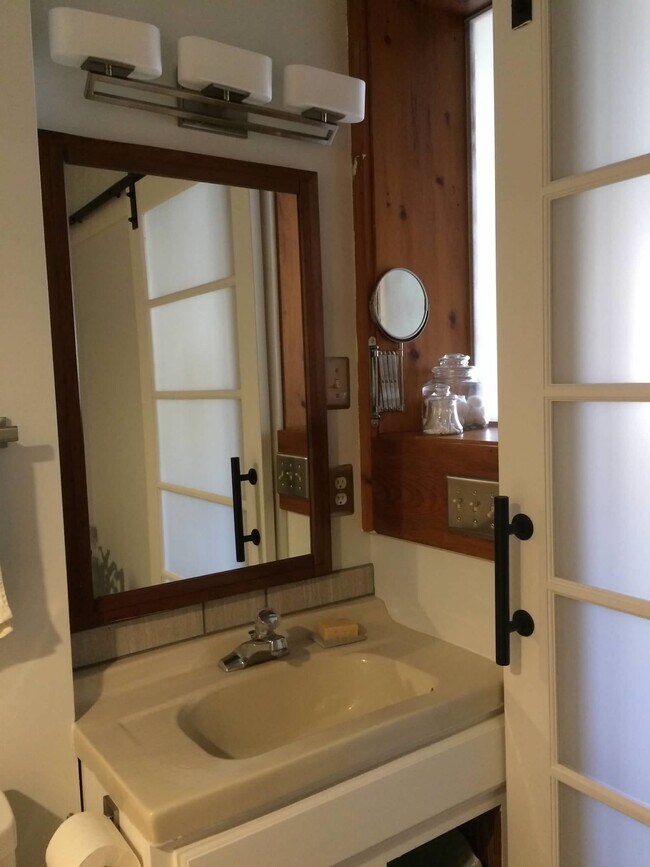 Building Photo - 1456 Bliss Rd