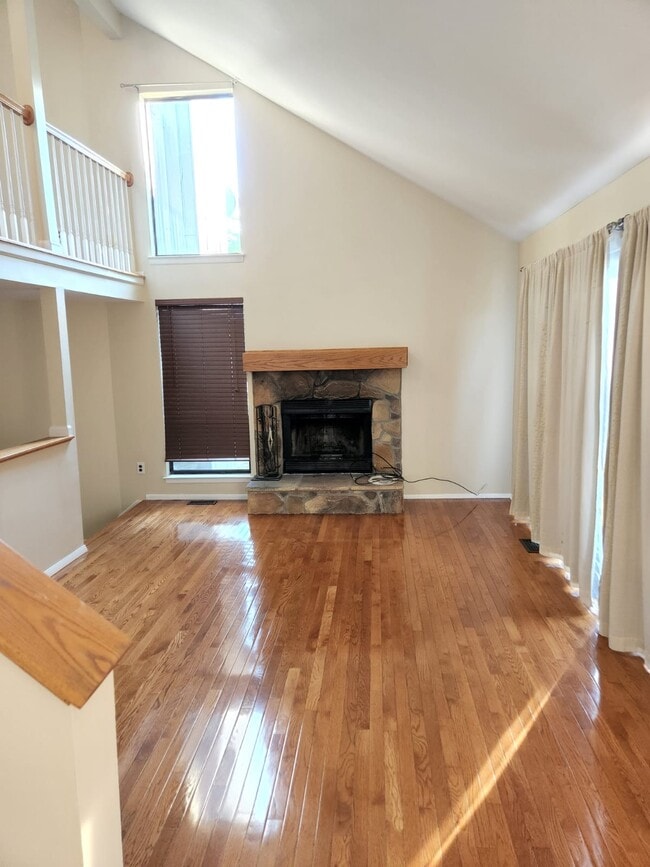Building Photo - 295 Gemini Dr