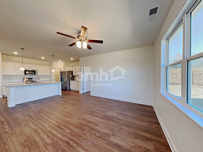 Building Photo - 7072 Creeksong Dr