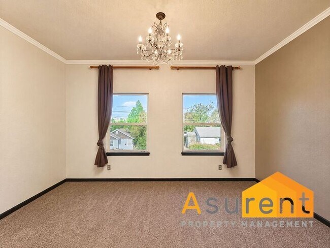 Building Photo - Large Two- Bedroom Apartment in Ashland with lots of storage and washer and dryer hookups
