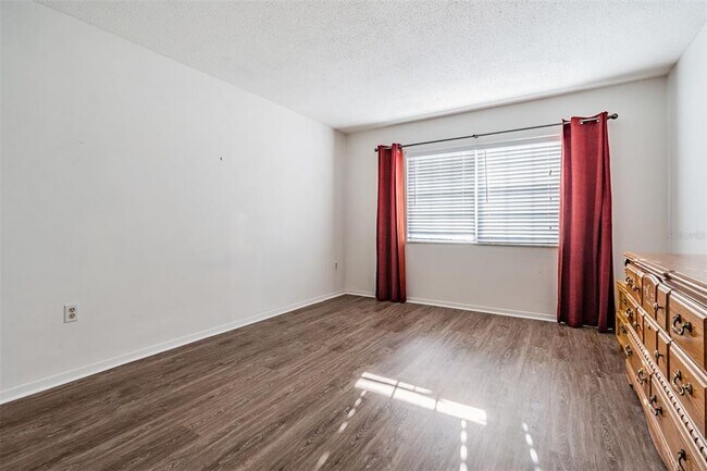 Building Photo - 1706 Belleair Forest Dr