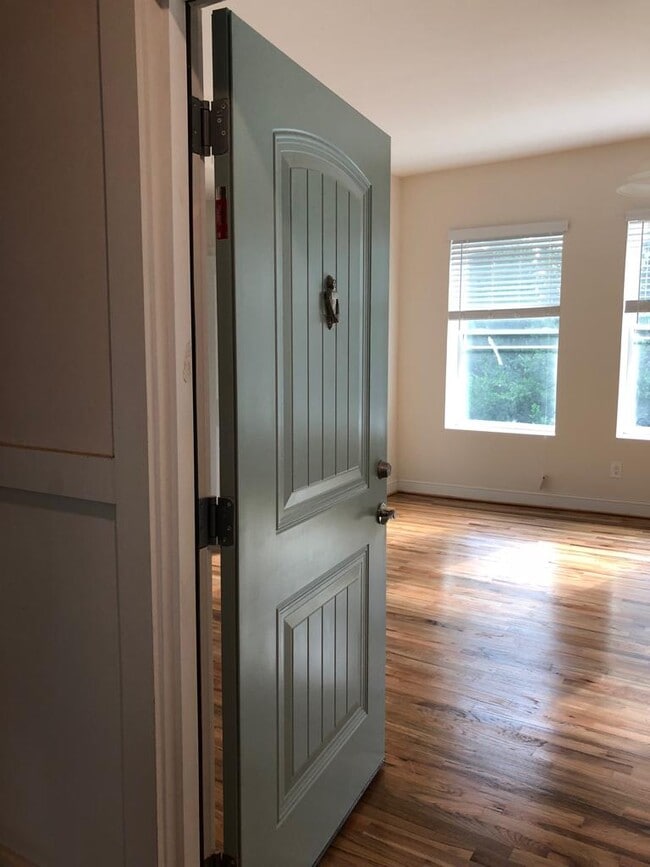 Building Photo - Rue 14