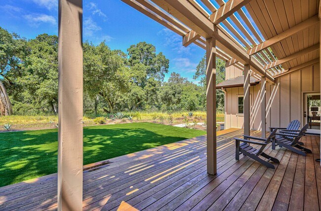 Building Photo - Luxury Living in Corral de Tierra!