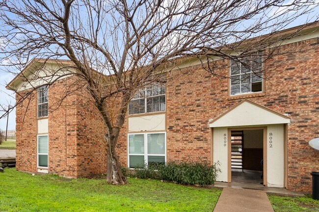 Building Photo - 8000 Cambridge Cir
