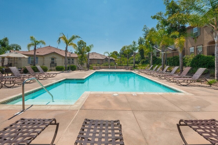 Building Photo - 425 S Meadowbrook Dr