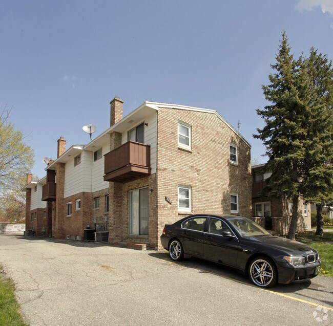 520526 W 14 Mile Rd 520526 W 14 Mile Rd Clawson MI 48017