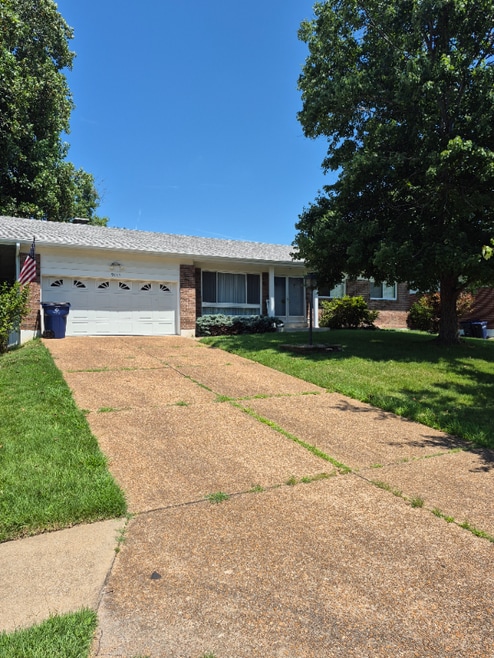 Building Photo - 9663 Yorkshire Estates Dr