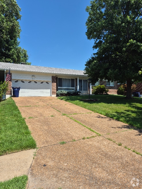 Building Photo - 9663 Yorkshire Estates Dr