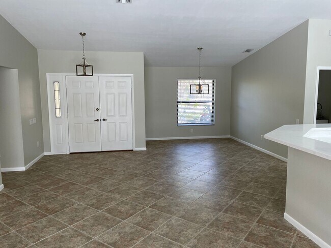Building Photo - 242 Snyder Dr