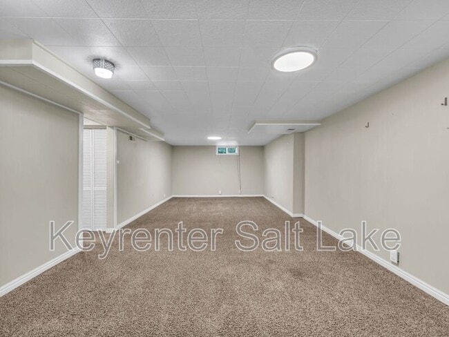 Building Photo - 965 MacFarland Dr