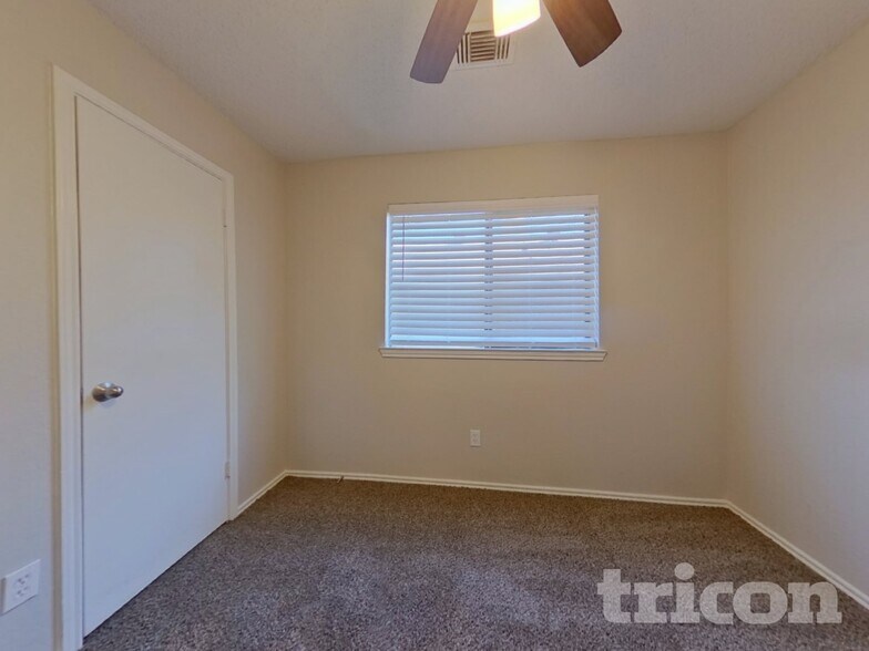 Building Photo - 5328 Waterford Dr