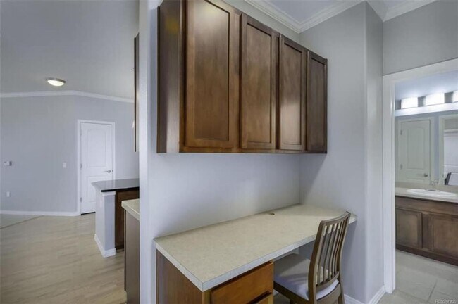 Building Photo - Charming 3BD/2BA Condo in Lone Tree