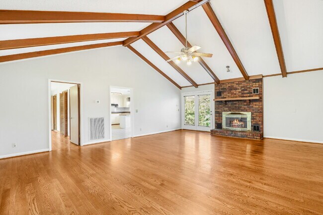 Building Photo - 3 Bedroom/2 Bathroom Home in Springfield